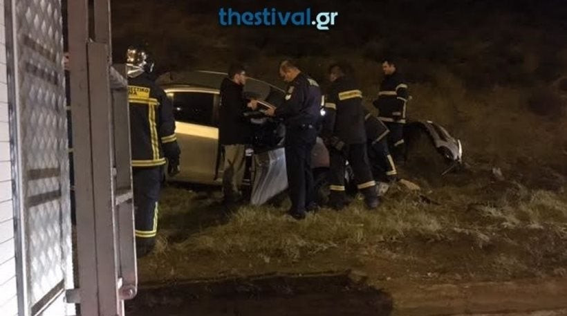 Αυτοκίνητο έπεσε σε κανάλι έξω από τη Θεσσαλονίκη – Σε εξέλιξη επιχείρηση απεγκλωβισμού